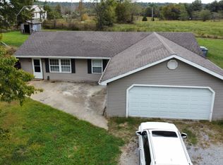 3417 Rice Hill Rd, Grantsburg, IL 62943