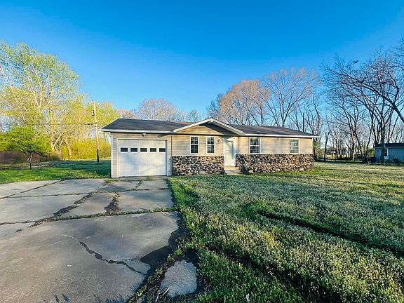 4th image of 723 E Center St