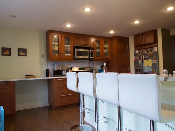 Upgraded kitchen with breakfast nook