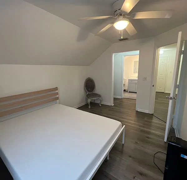4233 Forest Island Dr — Photo 3