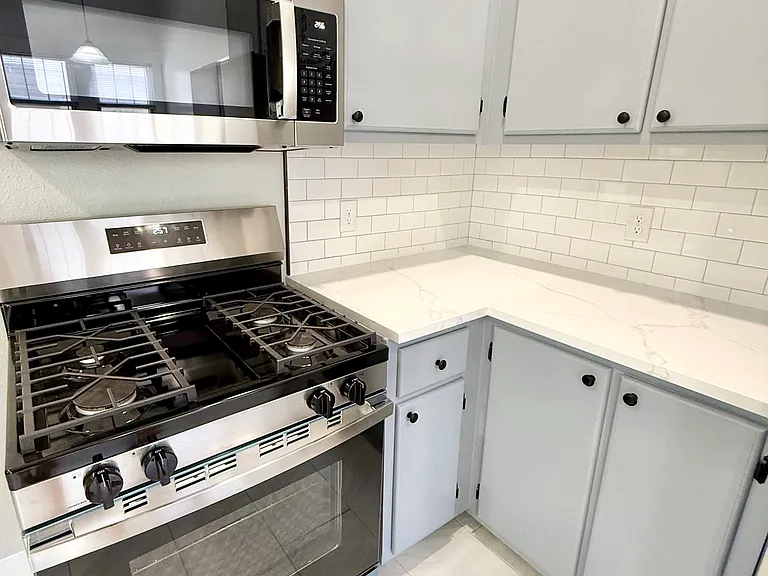 1201 E Lamar St — Photo 29