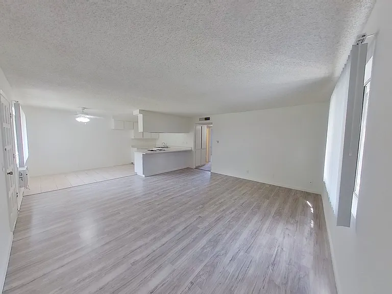 521 N. Tustin Ave — Photo 25
