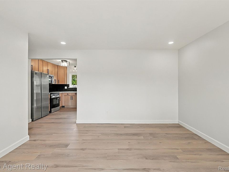 24223 Ramsgate St, photo 5