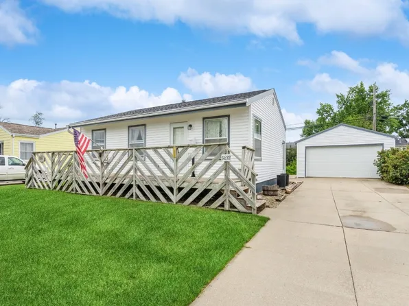 5632 Cedar Dr NW, Cedar Rapids, IA 52405