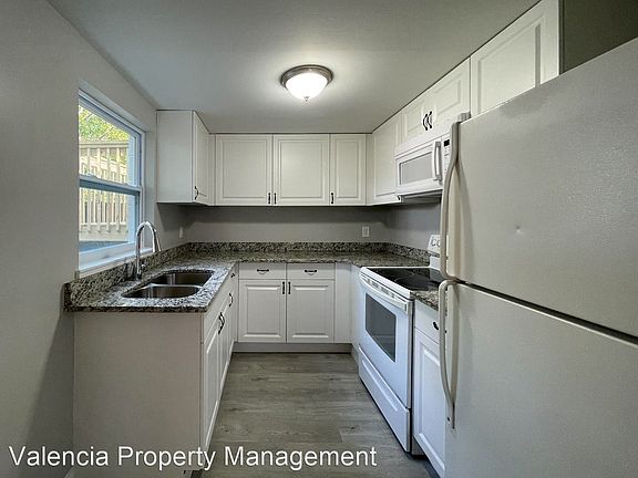 4th image of 2704 E Columbus Dr APT B