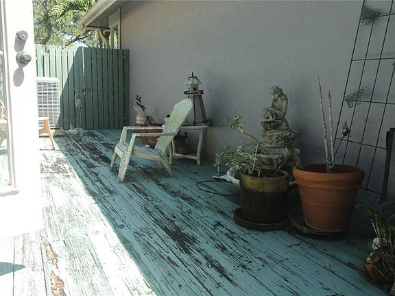 5th image of 764 Captiva Ct NE