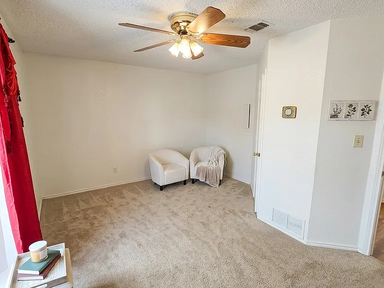 1111 Oakland Dr — Photo 6