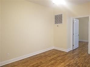 4th image of 614 N Woodlawn Ave