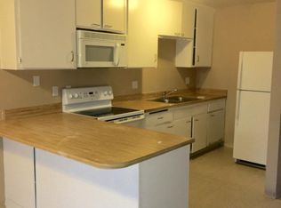 516 Massachusetts Ave APT D, Vista, CA 92084