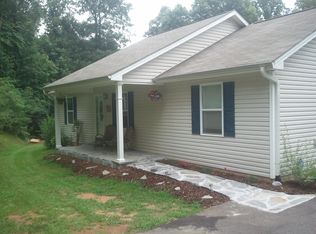 27 Kenlan Dr, Swannanoa, NC 28778