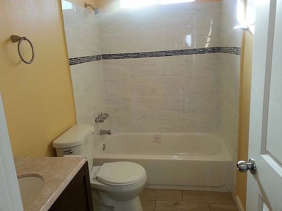 5th image of 2524 Strathmore Ave