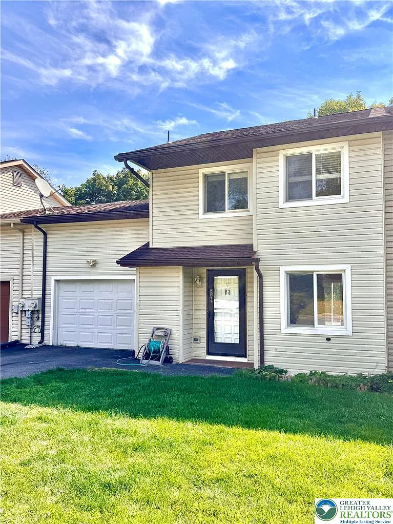 3 bed, 1.5 bath, 1874 sqft, $1,950 — Photo 2