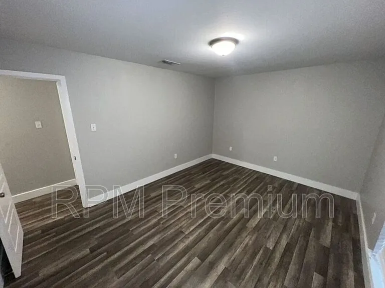 464 Wilton Dr — Photo 40