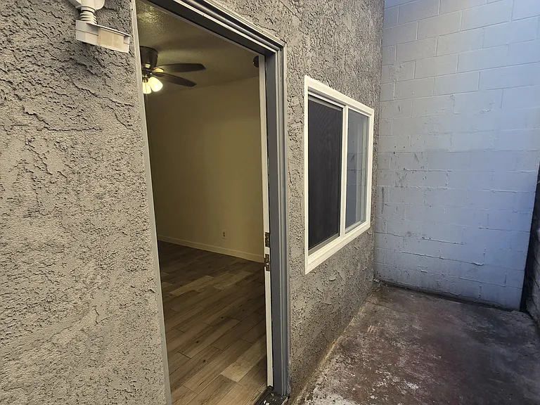 139 W Manchester Blvd #6 — Photo 10
