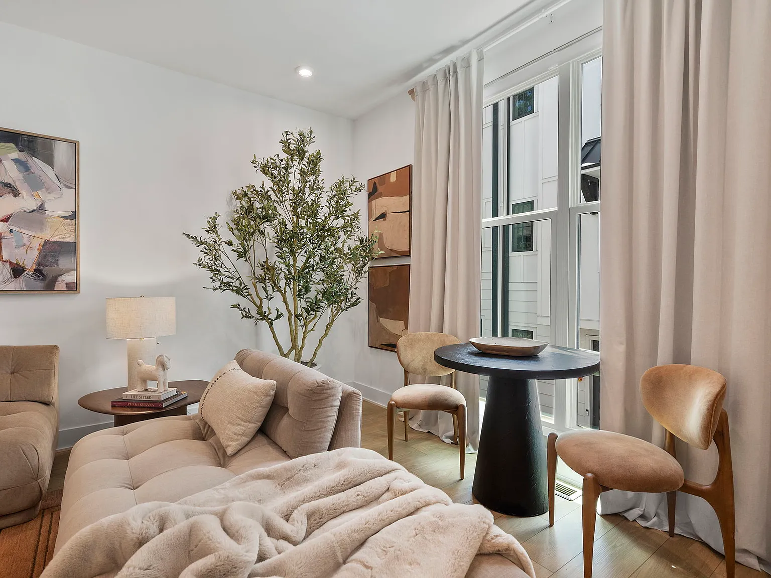 3 bed, 3.5 bath, 2000 sqft, $4,250 — Photo 4