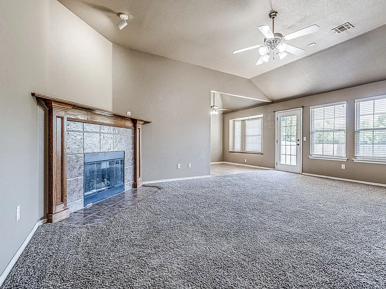1104 Westridge Dr — Photo 4