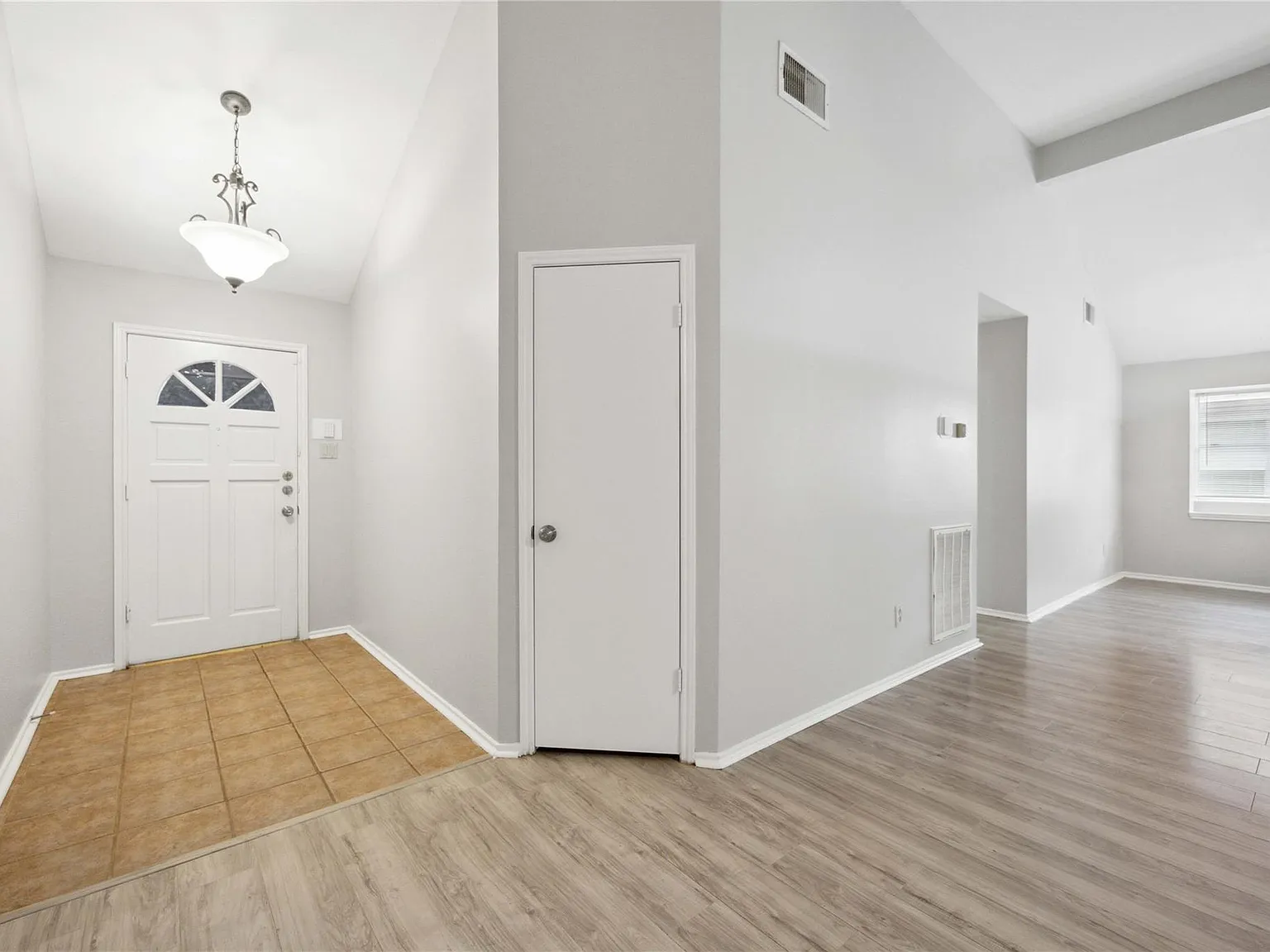 3 bed, 2.0 bath, 1860 sqft, $1,750 — Photo 4