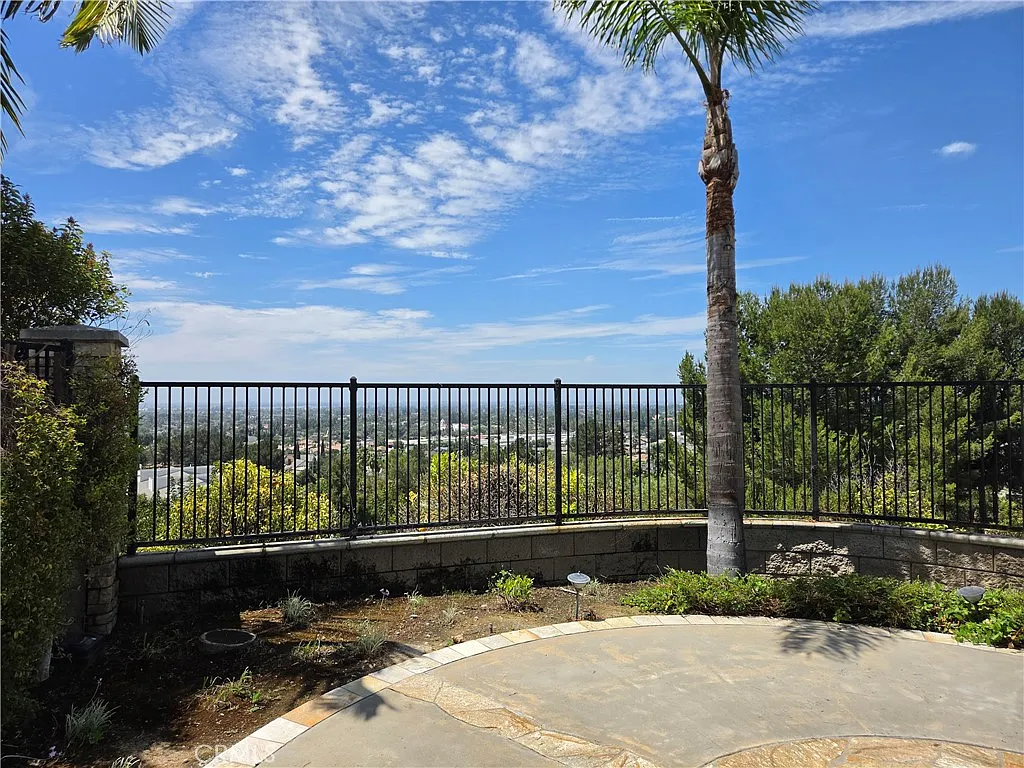 5 bed, 4.5 bath, 3960 sqft, $7,000 — Photo 4
