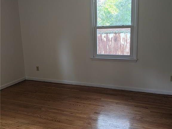 4th image of 452 Albemarle Dr