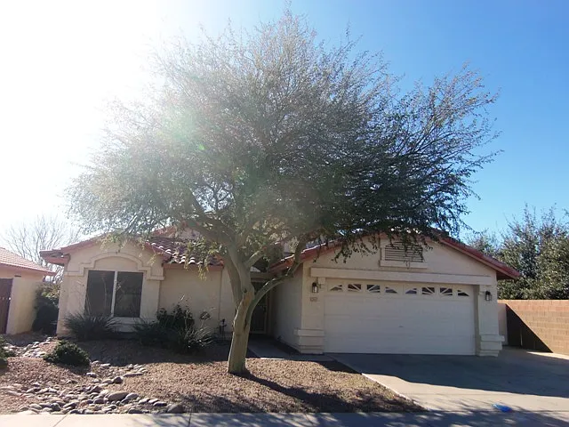 3 bed, 1399 sqft, $1,995 — Photo 1