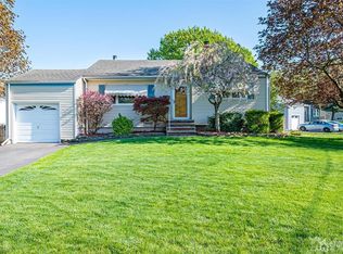 2 Nancy Cir, Edison, NJ 08817