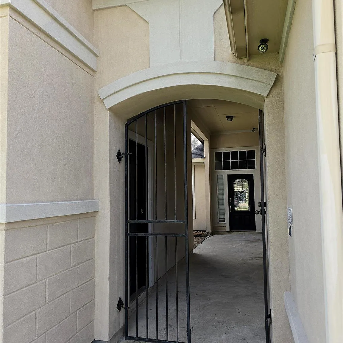 4 bed, 3.0 bath, 2397 sqft, $2,600 — Photo 4