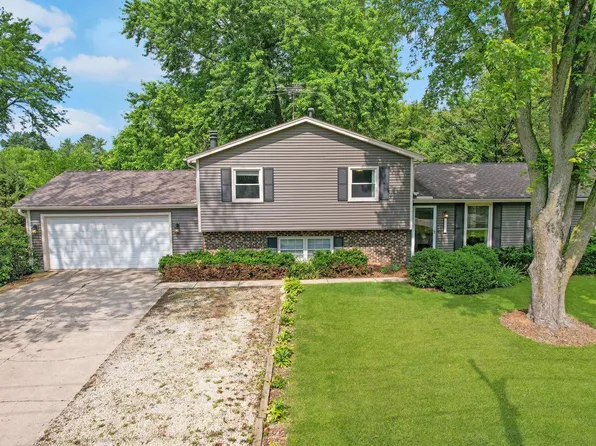 11S556 Book Rd, Naperville, IL 60564