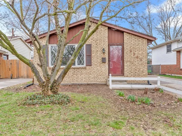 3700 Wildwood Dr, Windsor, ON N8R 2B6