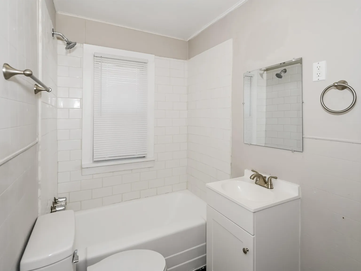3 bed, 1355 sqft, $1,450 — Photo 3