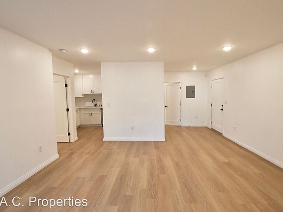 5th image of 4215 Mary Ellen Ave #17408332