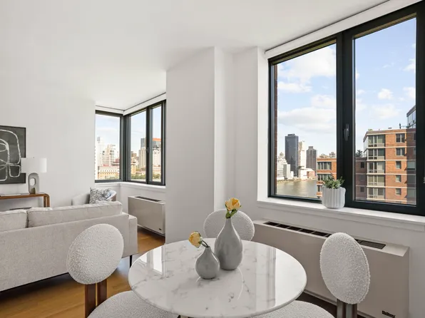 425 Main Street image 1 of 22