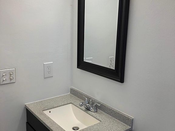 4th image of 500 SE 2nd Ave APT D3