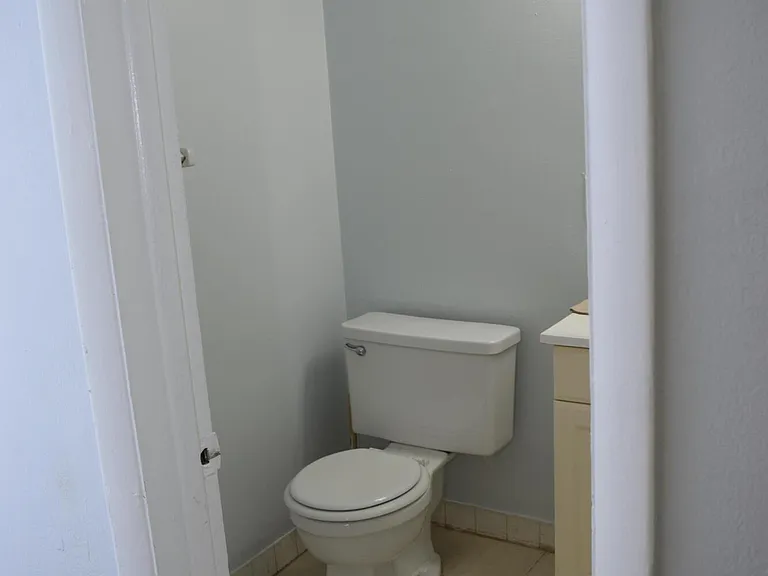 151 SE 6th Ave #14 — Photo 9