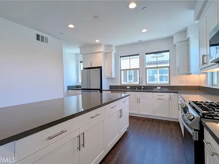 231 Babson Ct — Photo 9