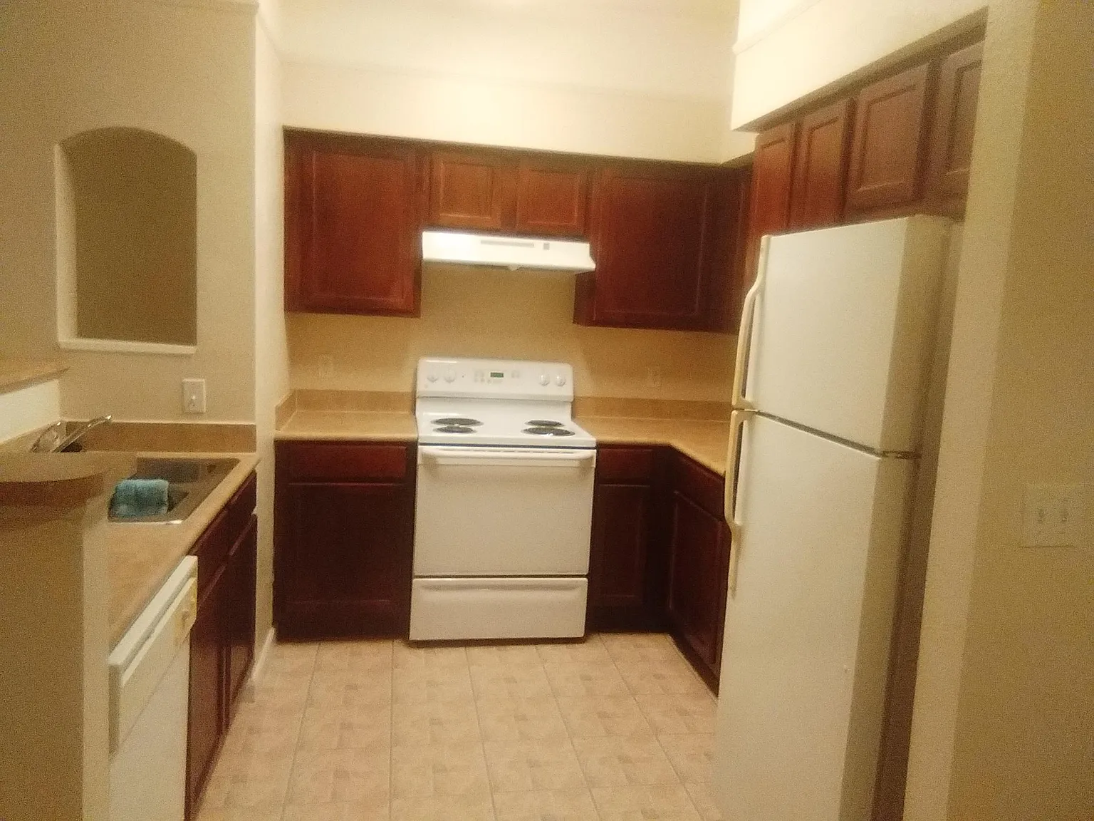 1 bed, 829 sqft, $1,350 — Photo 3