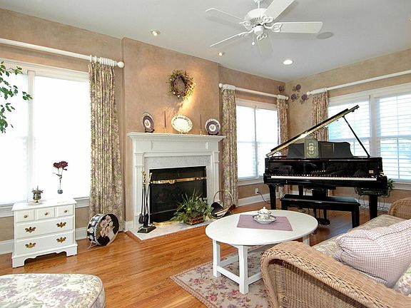 Conservatory w fireplace