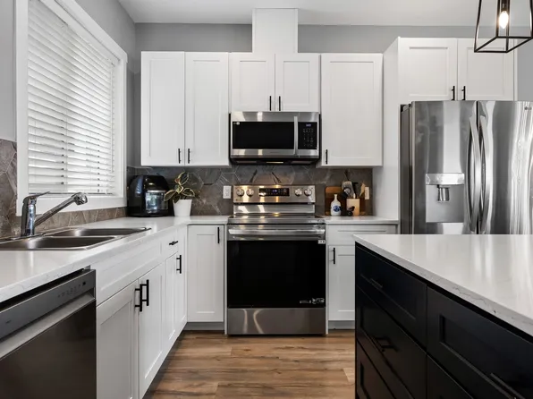 9279 Carleton St #B, Chilliwack, BC V2P 6E1