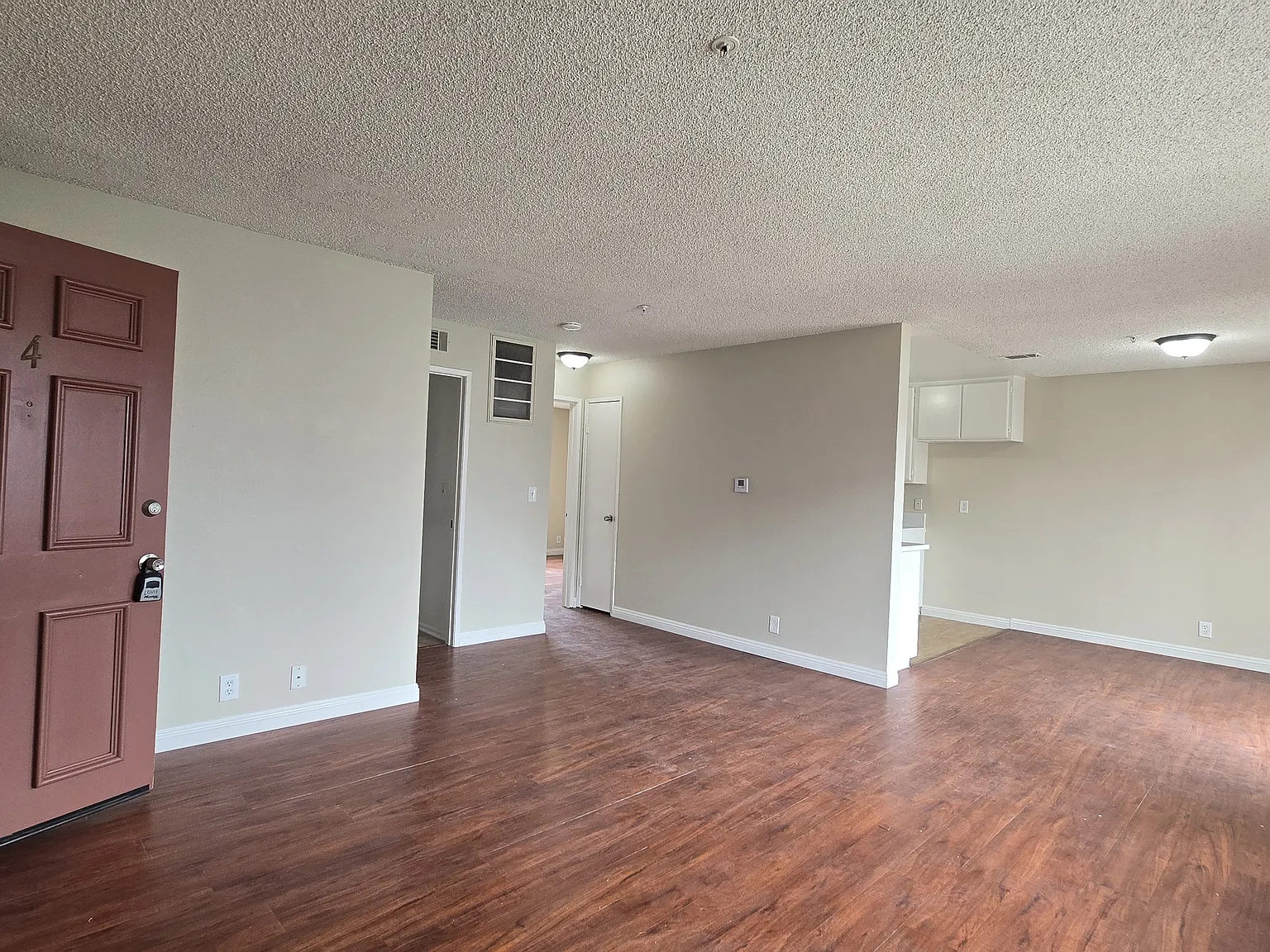 209 W Grand Ave — Photo 3