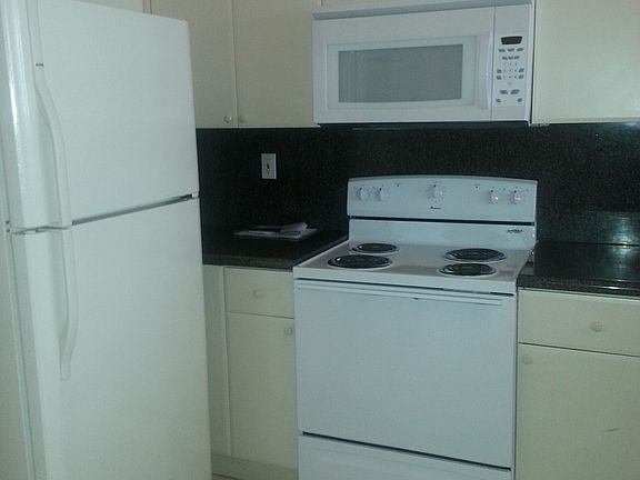 3rd image of 2908 SE 17th Ave Unit 200