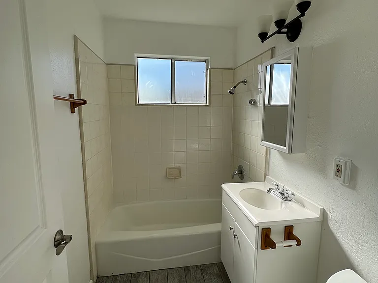 614 N A St — Photo 11