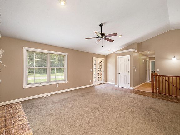4th image of 904 Eley St