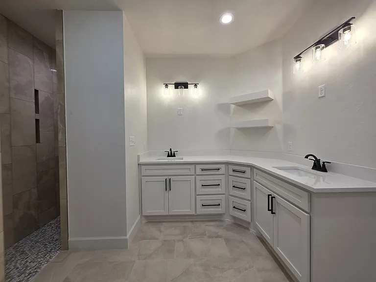 A warm inviting Primary/Master on suite bathroom