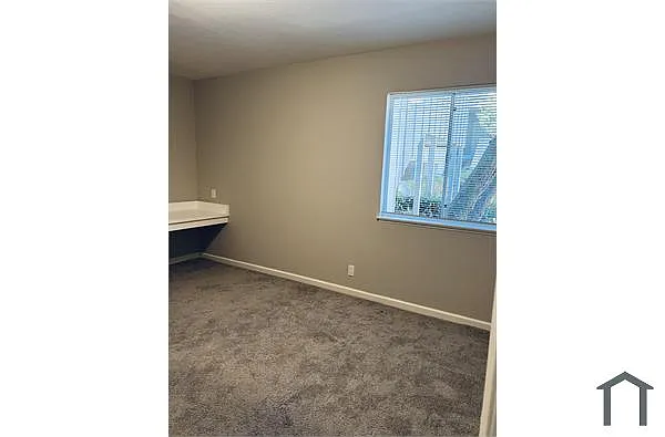 Building Photo - 2084 Ascot Dr #16
