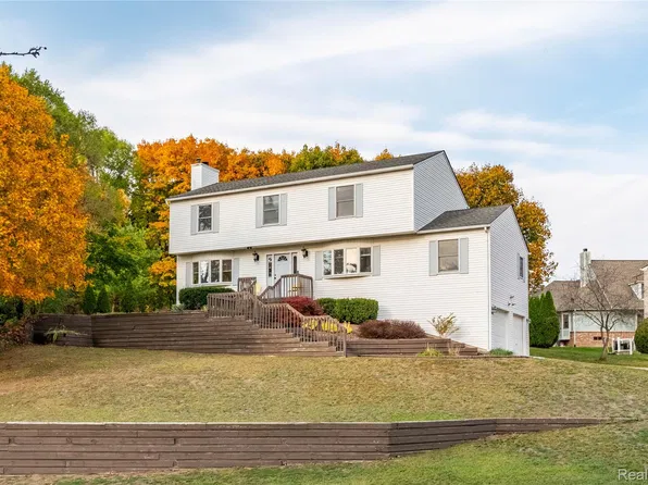 10944 Charring Cross Cir, Whitmore Lake, MI 48189
