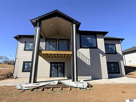 2nd image of 613 Valley Rd