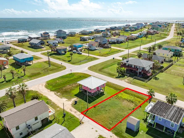 306 Breezeway St, Surfside Beach, TX 77541