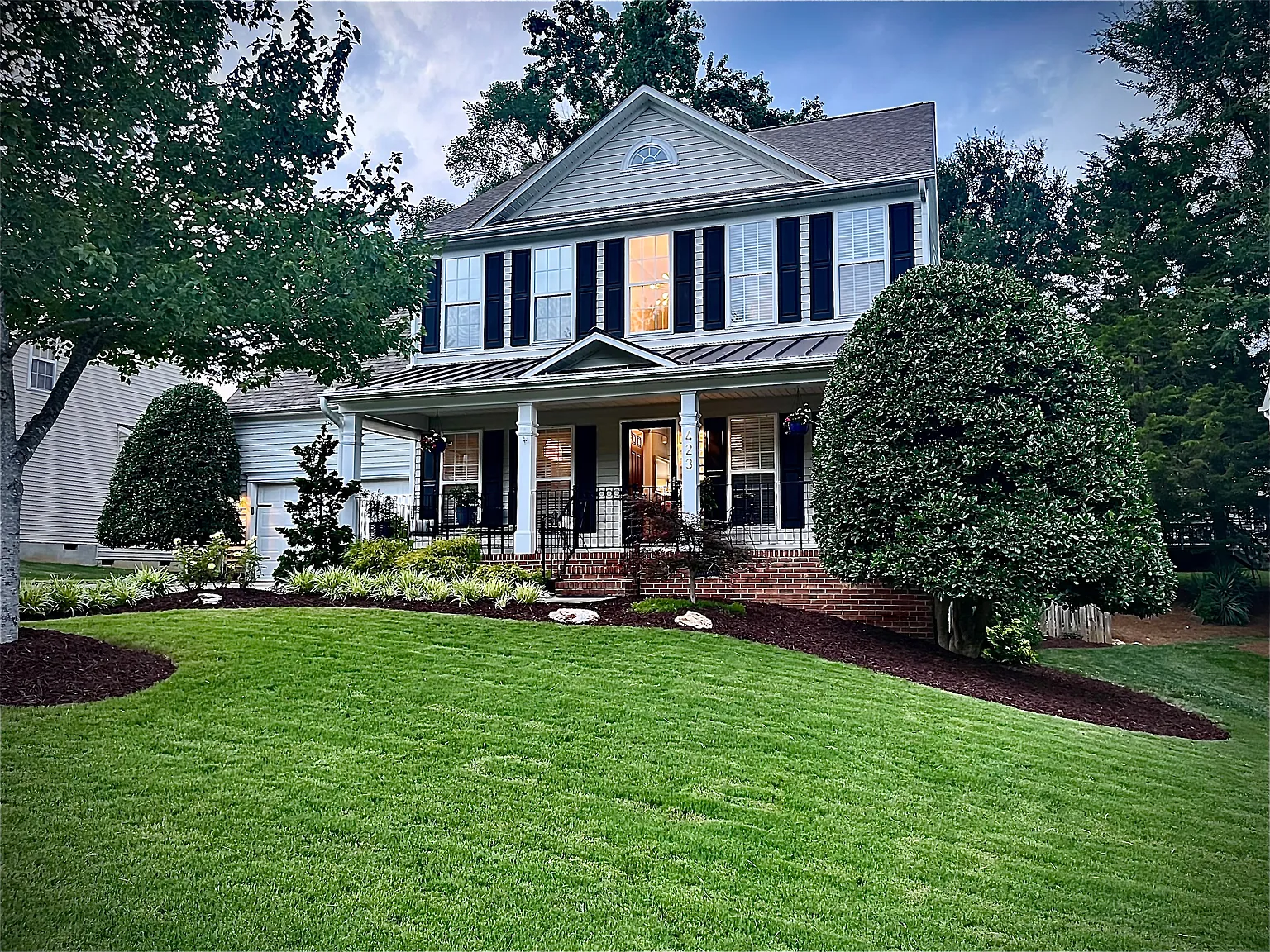 4 bed, 2.5 bath, 2736 sqft, $2,950 — Photo 2