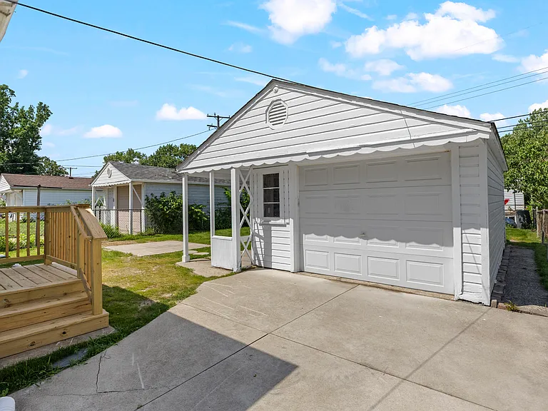 21328 Audette St — Photo 39