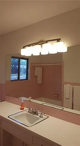 1439 Highland Dr — Photo 14
