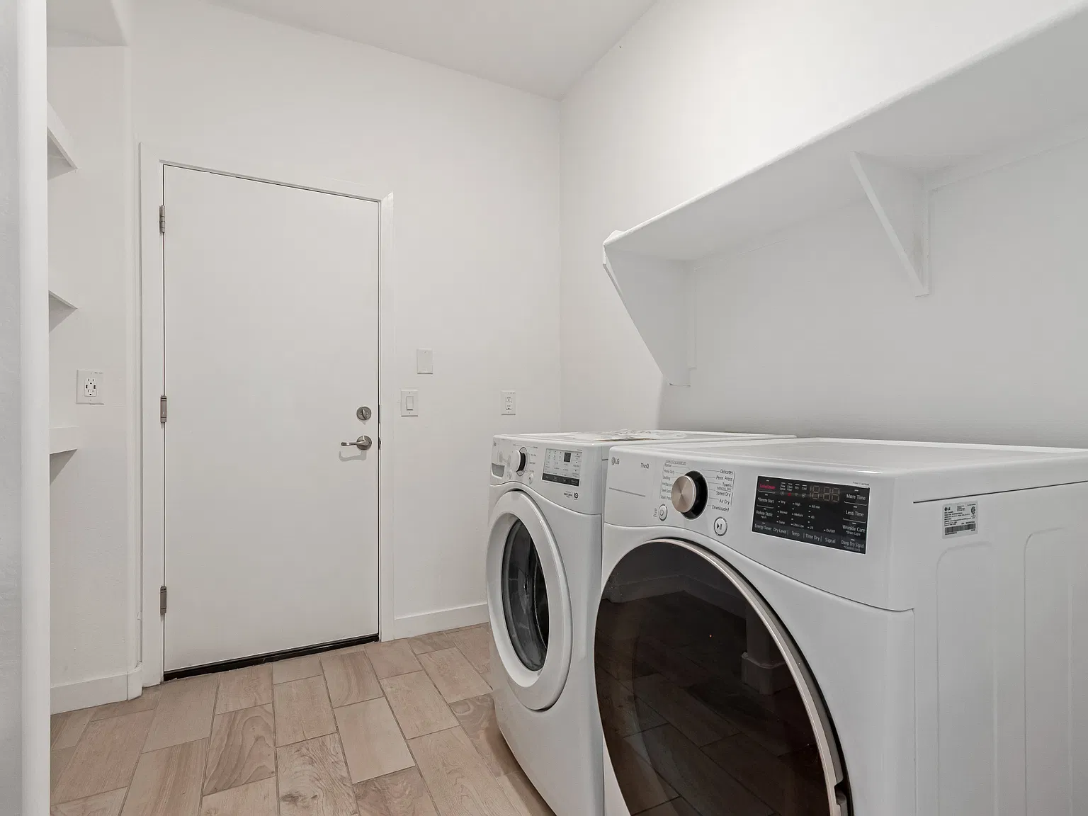 17282 W Surrey Dr — Photo 3